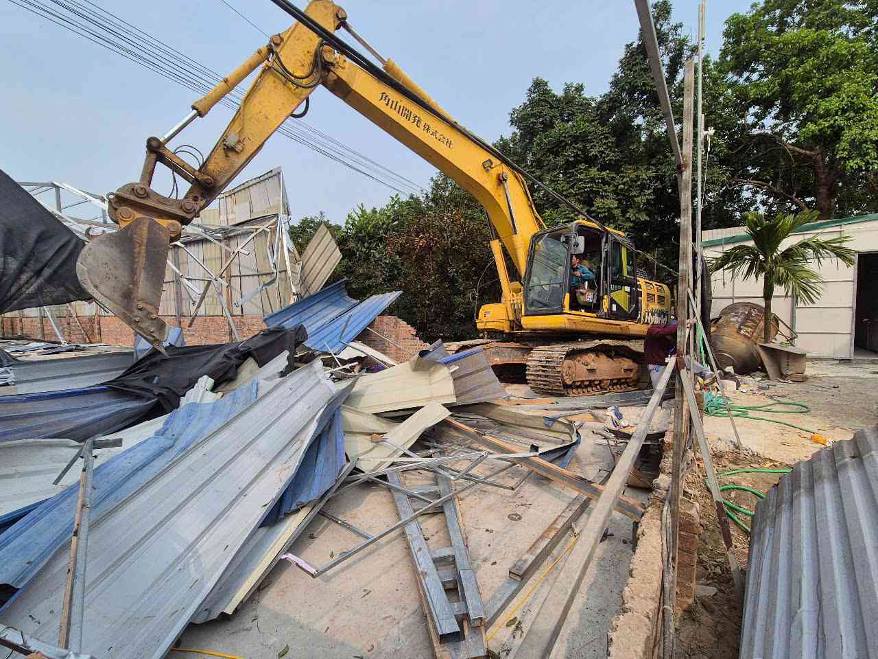 Tháo dỡ nhà xưởng